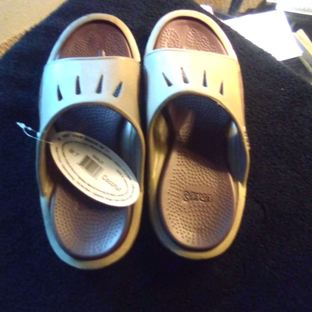 Men's Shaka Sandal. NWT